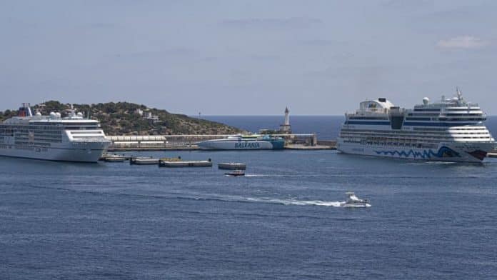 Ibiza's marine passenger traffic in July exceeds that of the previous year, but cruise traffic falls by 45%
