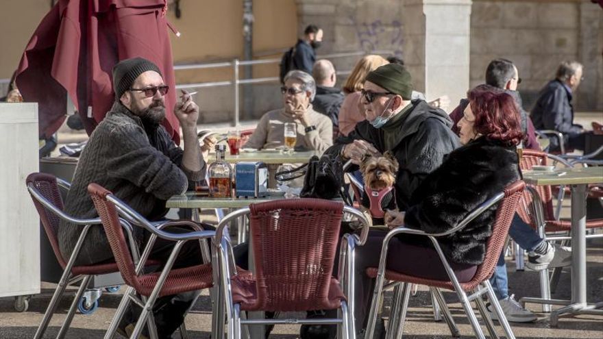 The TSJB endorses ban on smoking on the terraces of bars in the Balearic Islands