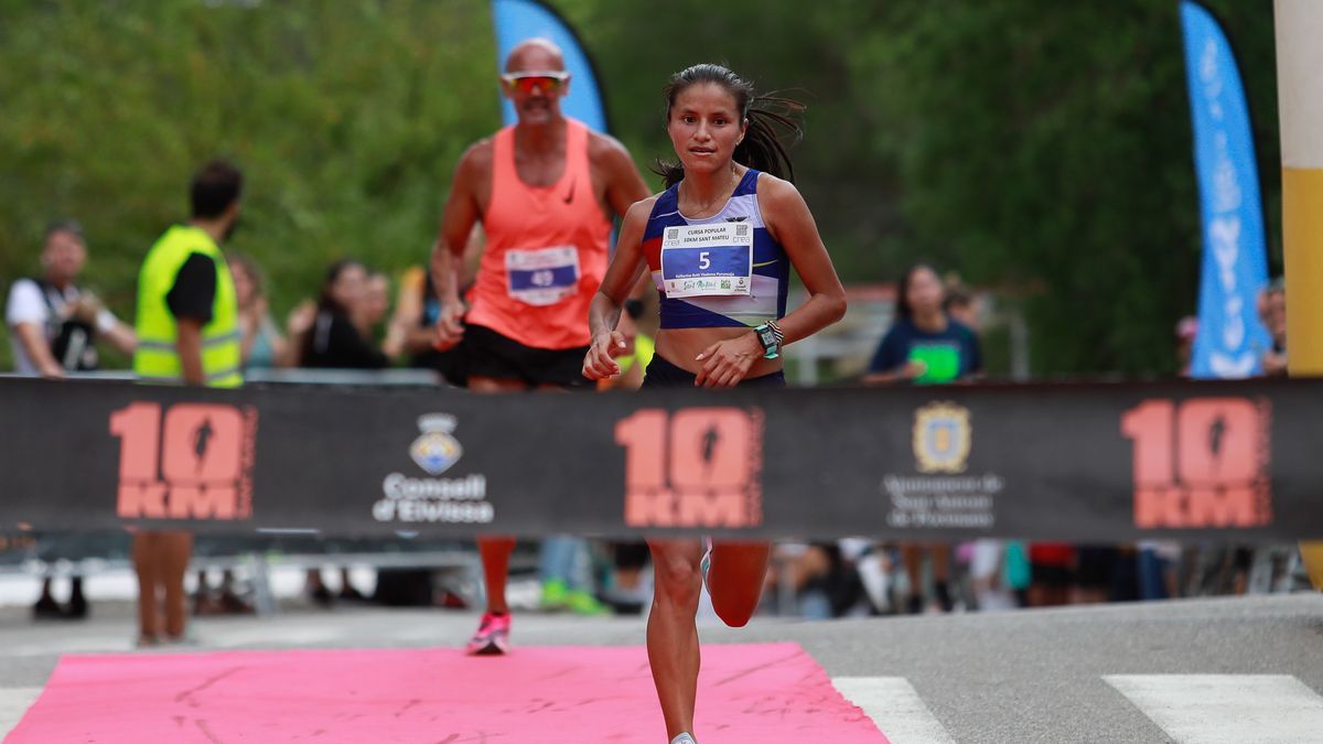 La Ecuatoriana Tisalema Llegando A Meta Como Primera Clasificada Femenina