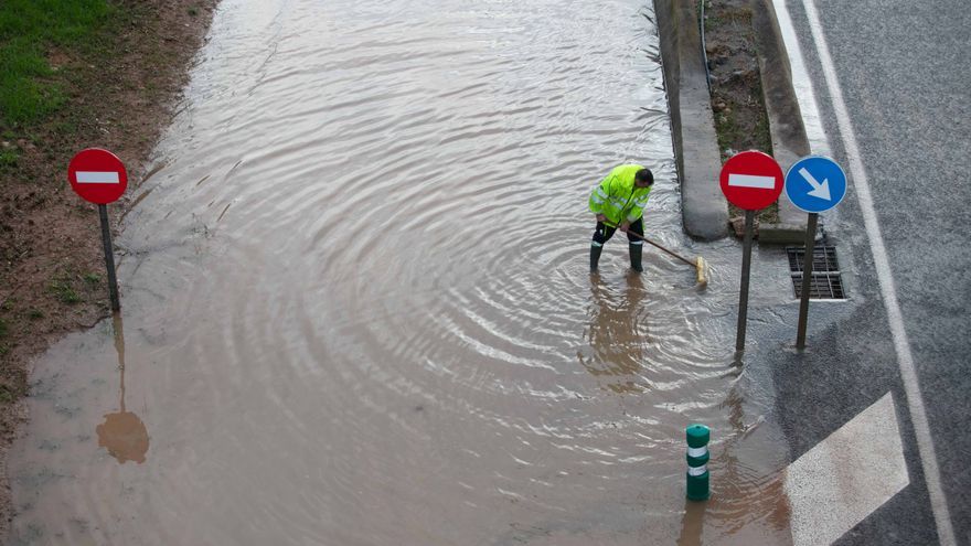 Rain collapses traffic on Ibiza and forces cuts on the road to the airport