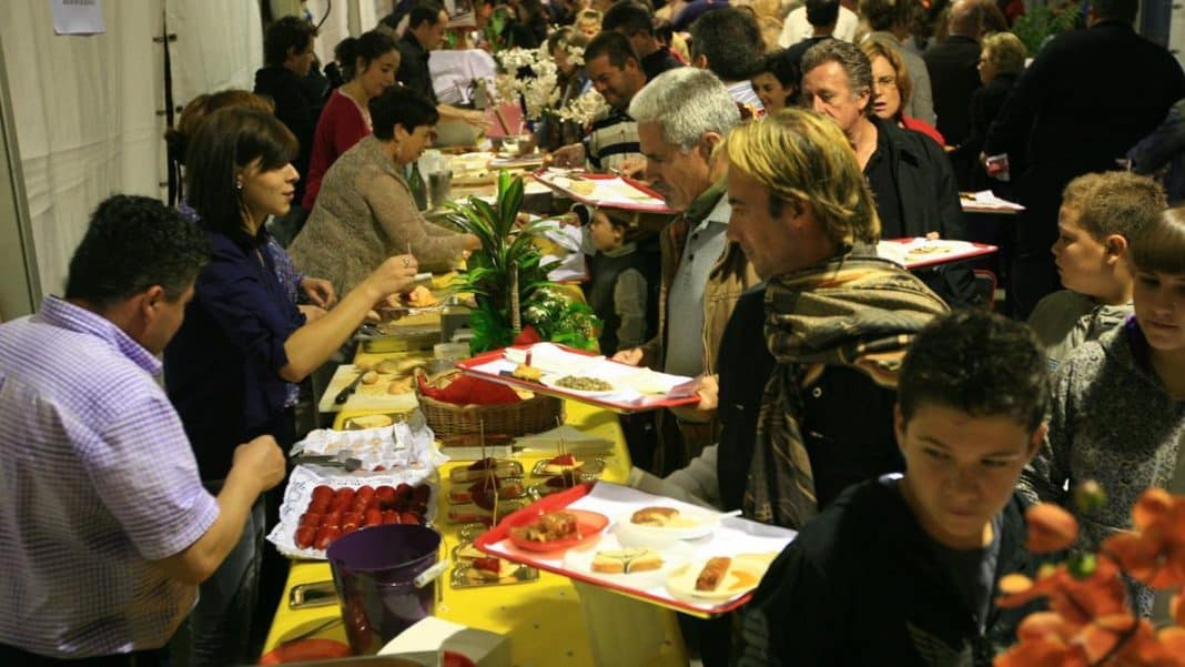 Tapaví and Fira d'Estocs: 100's of bargains and 10,000 tapas, this Saturday in Santa Eulària