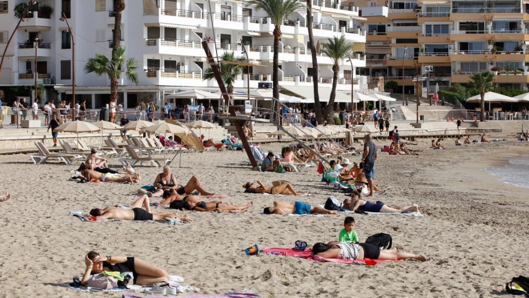 How long will the warm temperatures last on Ibiza?