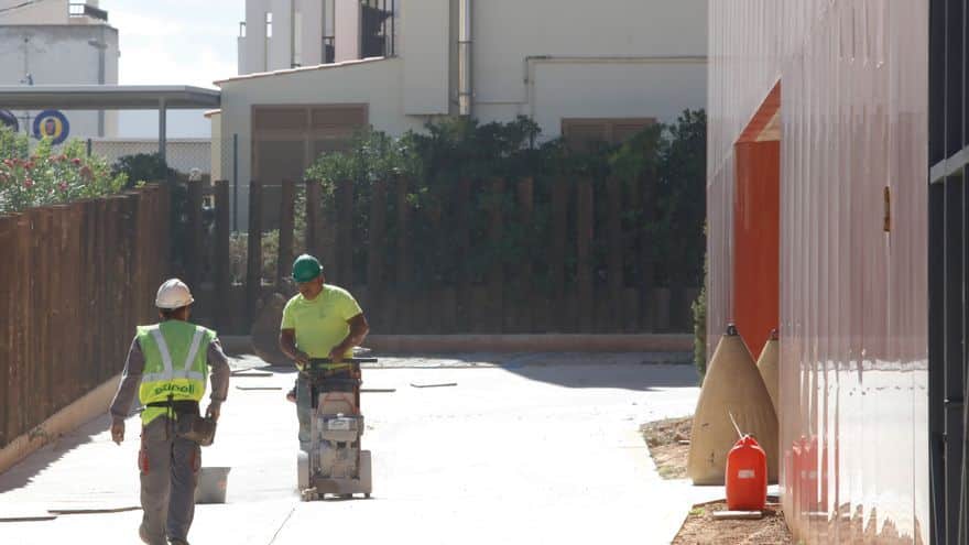 Las Imágenes De Las Obras Para Sustituir La Tubería Que Se Rompió El Pasado Lunes En Es Caló De S’oli