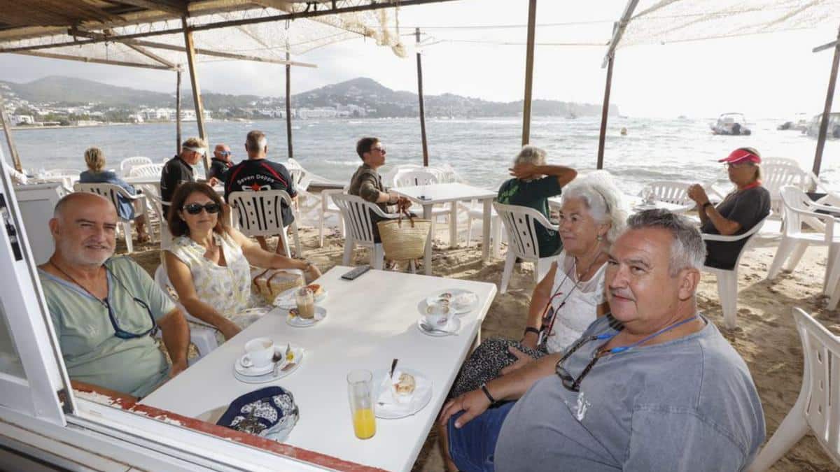 Javier Serapio, Nieves Prats, Carmen Maseda Y Josã© Marã­a Maseda, En Uno De Sus Ãºltimos Desayunos En El Flotante.