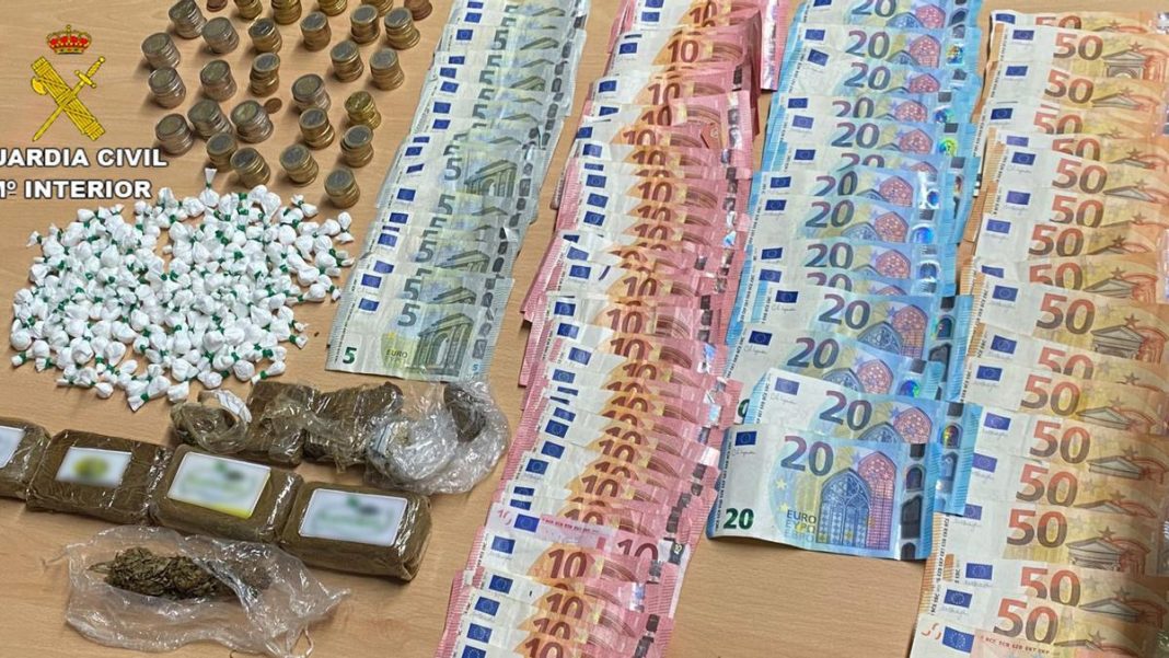 One arrested for drug trafficking on Ibiza with 189 doses of cocaine, more than 1/2kg of hashish, marijuana and 2,174 euros in cash