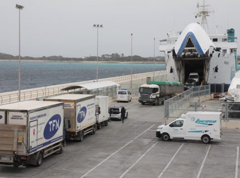 Strong wind gusts force the closure of the Formentera port