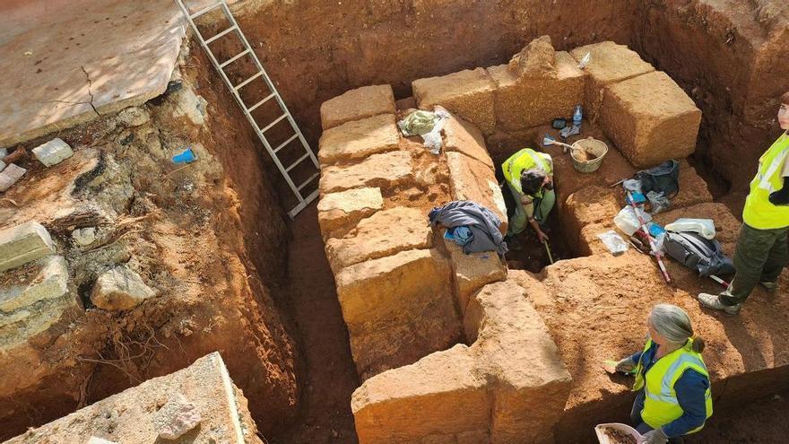 Archaeologists find ashes in the Roman funerary monument of Isidor Macabich on Ibiza