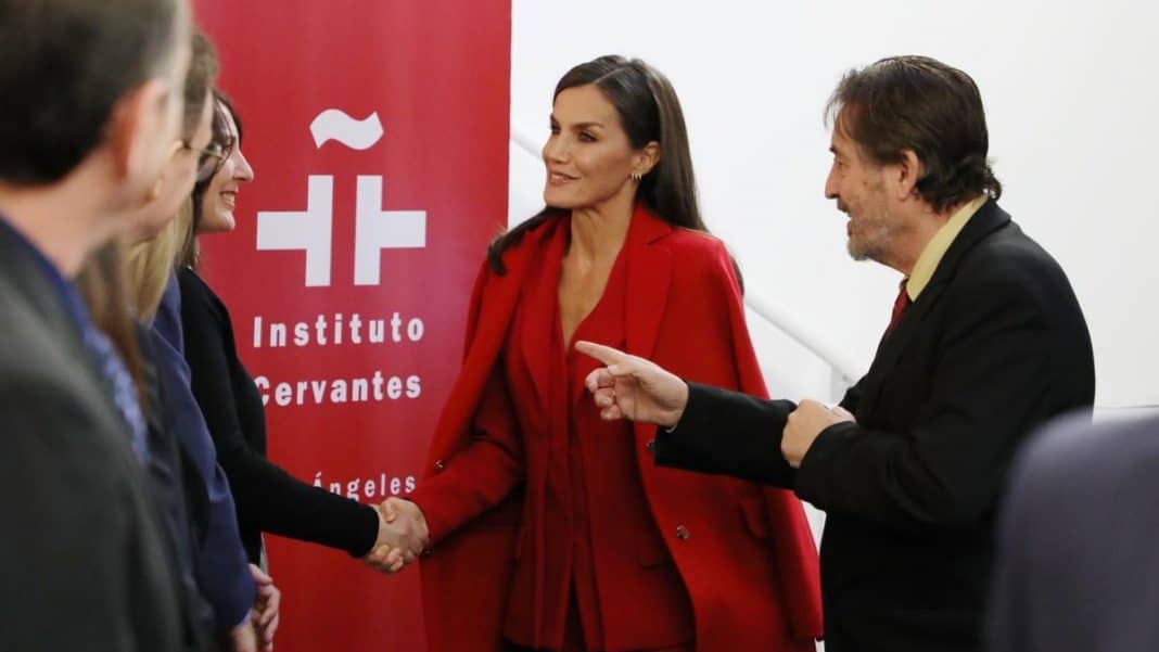 Queen Letizia gives the Spanish touch in Los Angeles with her red suit