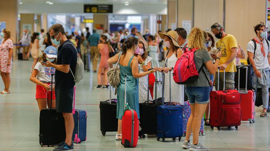 Ibiza loses 234,000 British tourists but recovers 33,000 Germans and 82,000 nationals