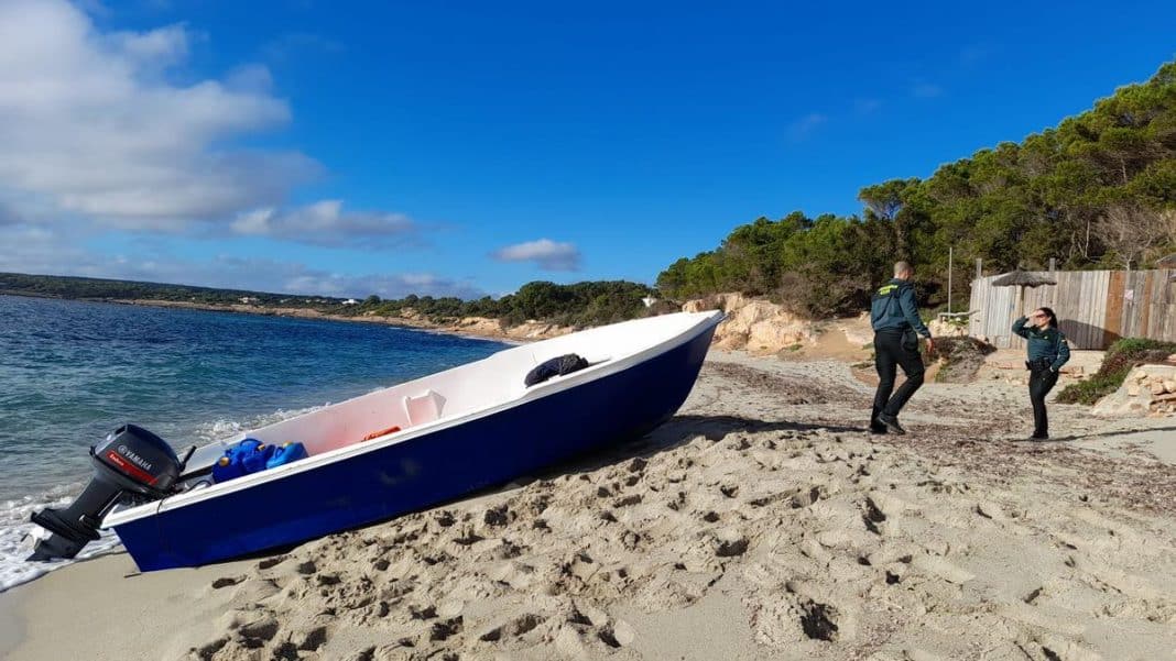 11 migrants rescued from Formentera in a skiff