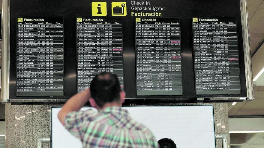 Passengers on edge this Christmas due to strikes at 3 airlines