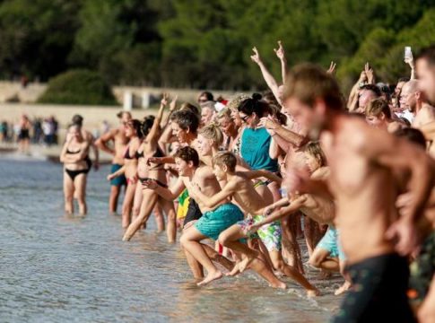 New Year's Eve on Ibiza: Warm weather and wine for a crowded first swim of the year