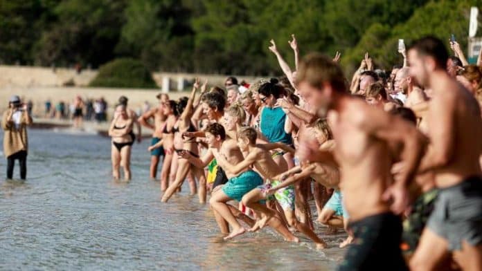 New Year's Eve on Ibiza: Warm weather and wine for a crowded first swim of the year