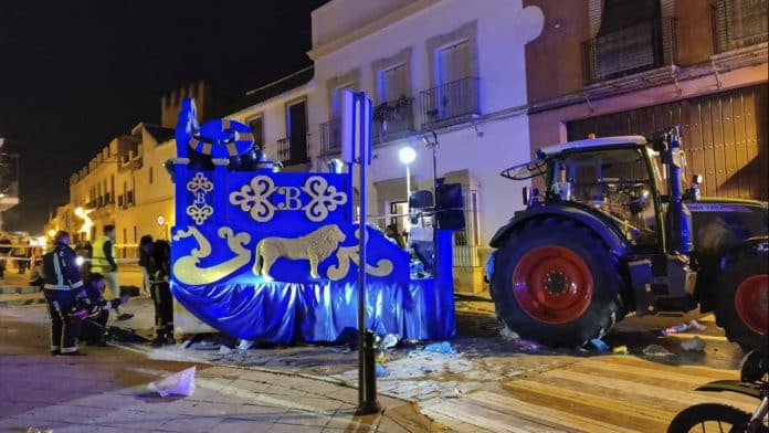 1 dead and 5 injured after being run over by a float in the Marchena Three Wise Men parade in Seville