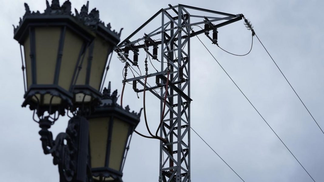 The price of electricity rises on Monday to 85.23 euros per megawatt-hour