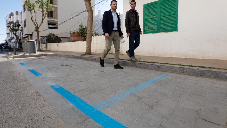 Work begins to implement the blue parking zone in Sant Antoni
