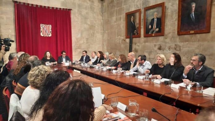 3e25c1c1-d070-4bc2-893f-a9796c50631a_16-9-aspect-ratio_default_0.jpg New Balearic hotel and catering agreement signed: 160,000 workers will have an 8.5% wage increase over two years