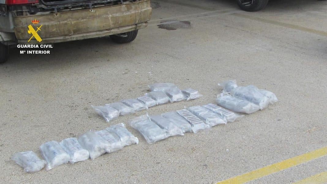 23 kilos of hashish found in the bumper of a car going from Denia to Ibiza