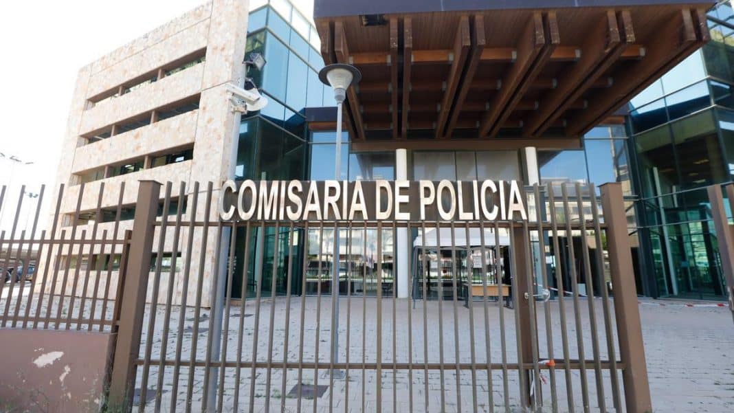 Arrested for stealing 50 bottles of alcohol in a local in Ibiza