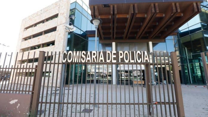 Arrested for stealing 50 bottles of alcohol in a local in Ibiza