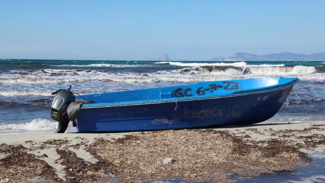 The second skiff of the year arrives in Formentera with 14 migrants on board