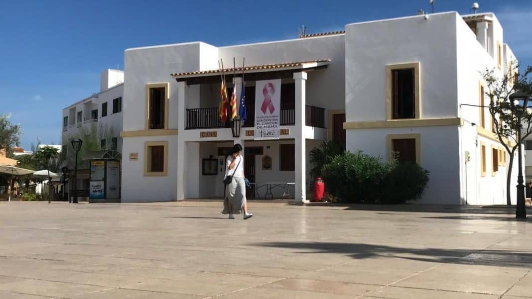 Formentera suspends from employment and salary the civil servant convicted of gender violence against his subordinate