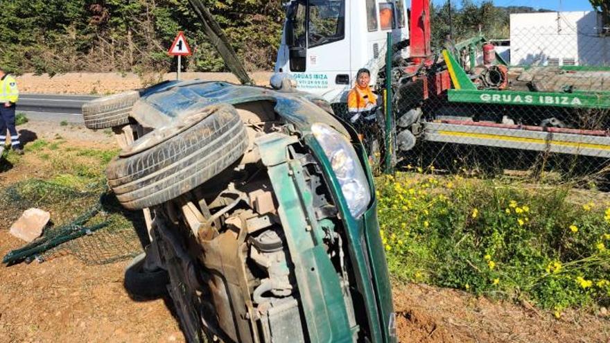 Injured after being involved in a traffic accident in Ibiza and flipping over several times