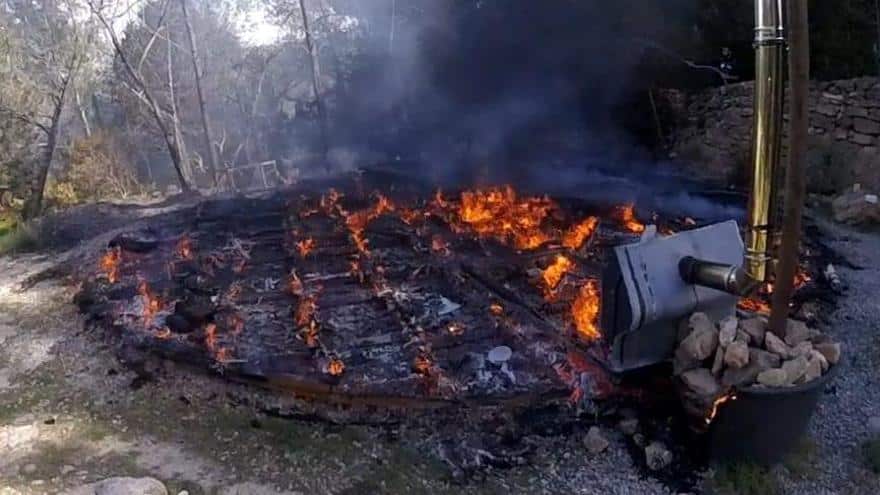 Fire destroys a cottage in Ibiza