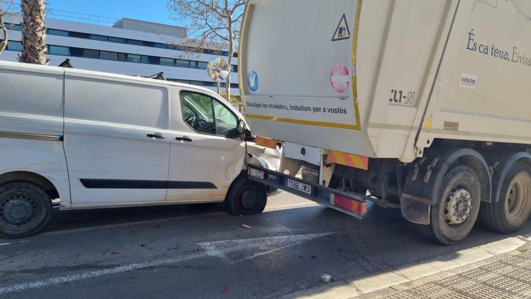 Traffic jam in an access road to the hospital in Ibiza due to an accident