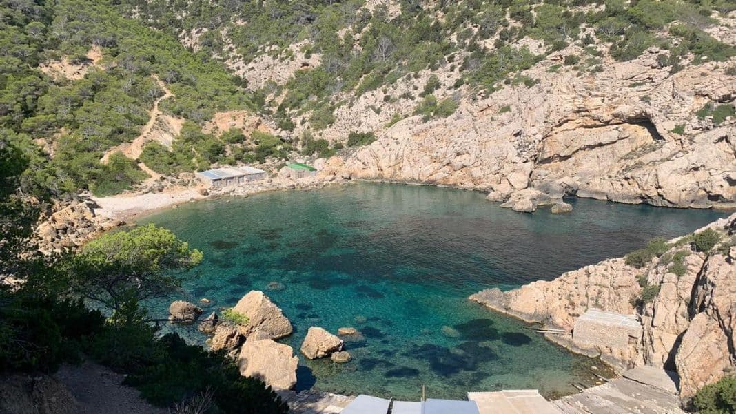 The best spots and coves of Ibiza for snorkeling