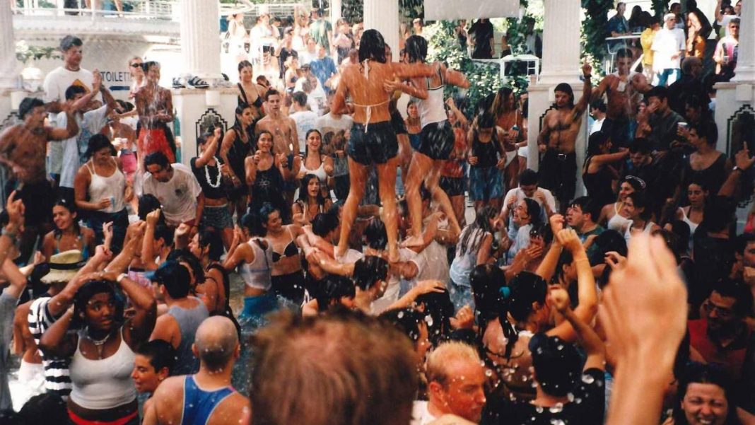 Anecdotes of British tourists in the 90’s in Ibiza: skis in the West End and sex in the bushes tales