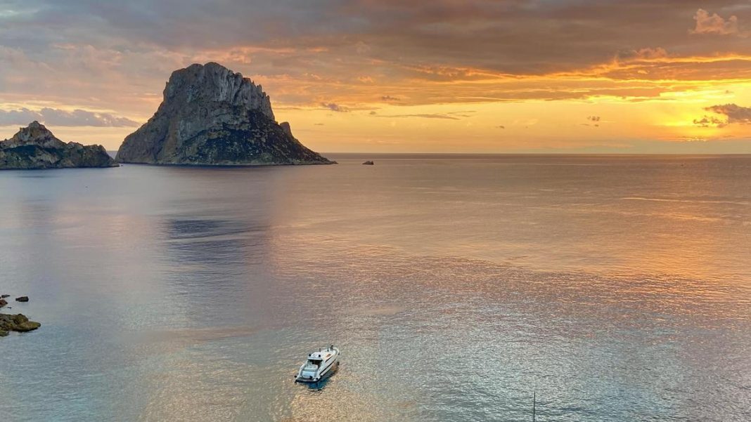 where to watch the sunset in Ibiza? Discover here the perfect location in spring