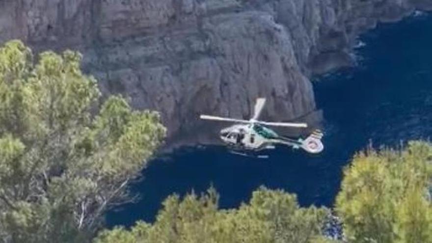 19 year old seriously injured in Ibiza after falling from a height of 10 meters on a cliff