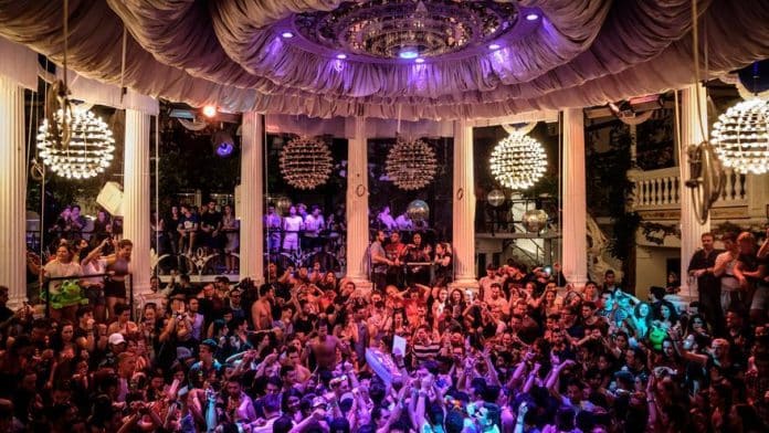 3d86333e-1f19-4566-bf74-86e154ec4e86_16-9-aspect-ratio_default_0.jpg A company offers a job that consists of “partying in Ibiza”.