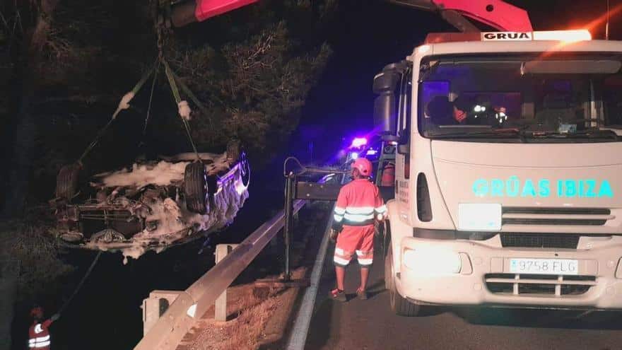 High-end convertible, total loss after leaving the road and falling into a torrent in Ibiza