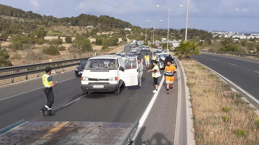 Almost an hour’s delay due to an accident involving three cars in Ibiza
