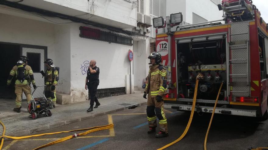 Five buildings evacuated due to the fire in the old Carthage Cinema in Ibiza