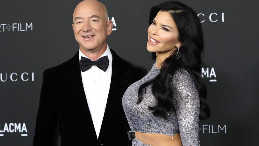 Jeff Bezos gets engaged to his girlfriend, Lauren Sanchez