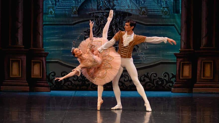 Selection of classical jewels with the International Ballet on Formentera