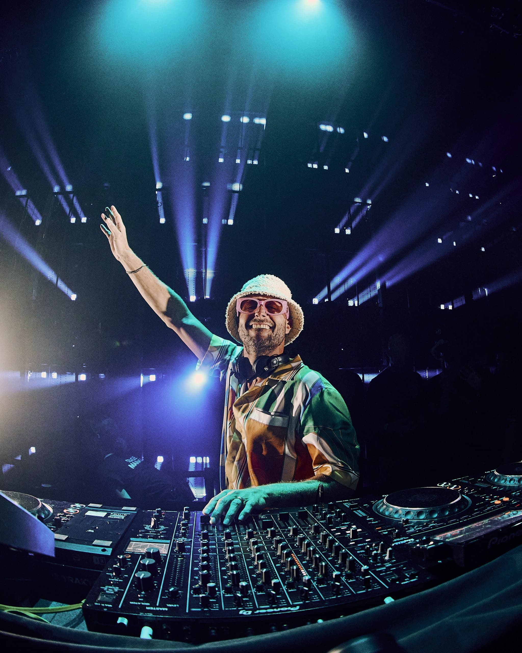 Today, Fisher Opening Party Diario De News