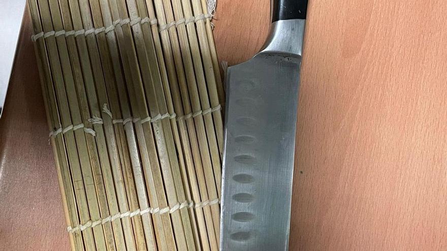 Stabbed with a kitchen knife a man in a street in Ibiza