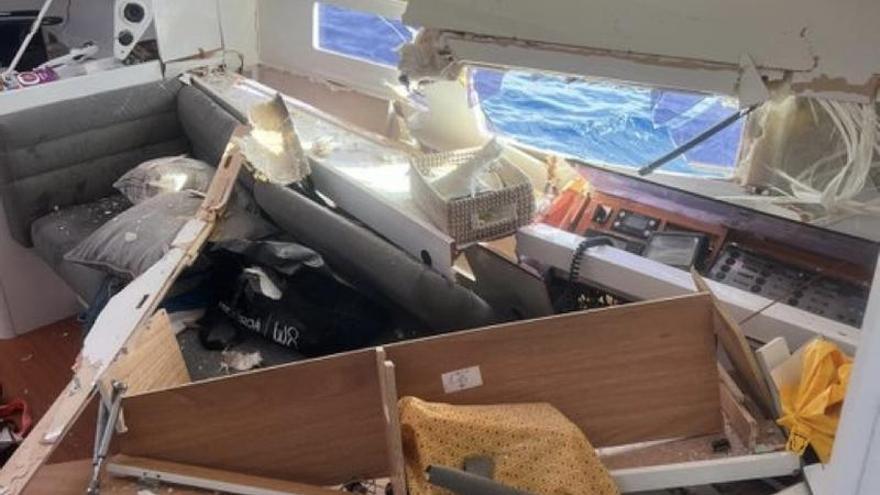 Two injured when a motorboat collides with a sailboat in Formentera