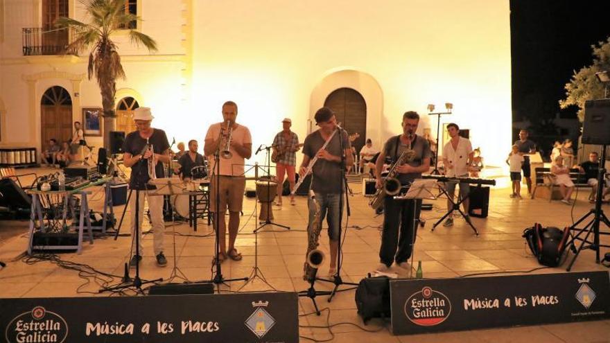 Live music with local musicians returns to the squares of Formentera
