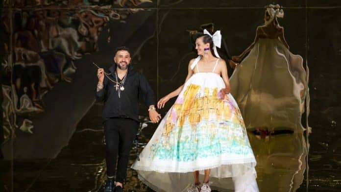 b6746218-0641-4574-8026-547711670087_16-9-aspect-ratio_default_0.jpg History of a wedding dress by Tony Bonet