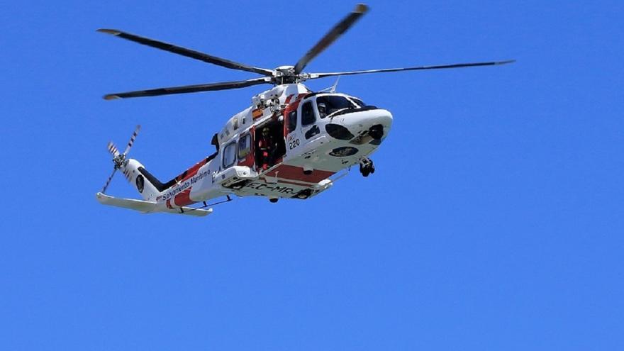 Two crew members of a sunken catamaran are evacuated to Can Misses hospital in Ibiza