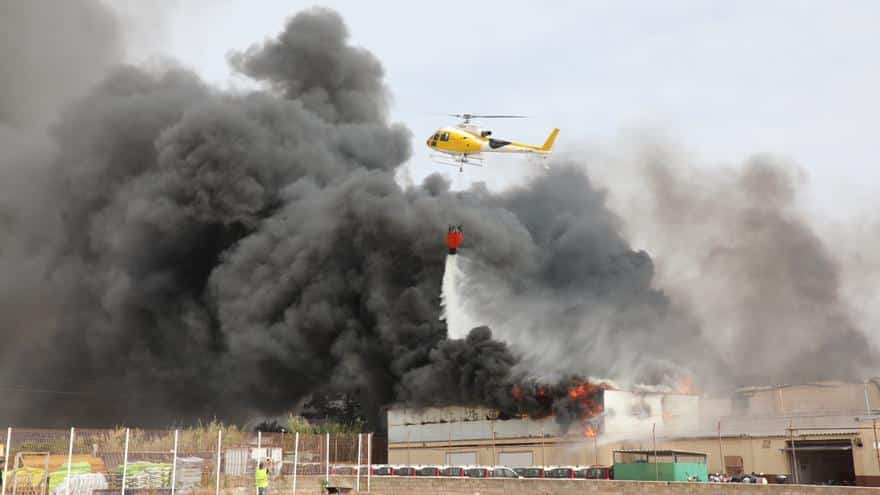 Fire destroys a warehouse with a thousand rental motorcycles in Formentera