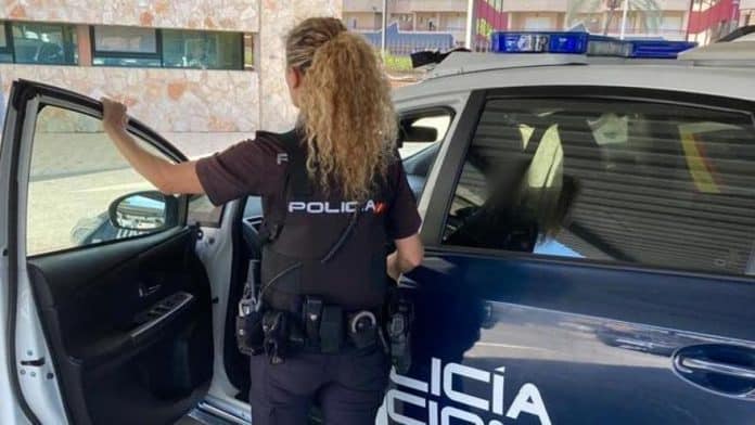Father arrested in Ibiza for abandoning his minor son in a car to go out partying