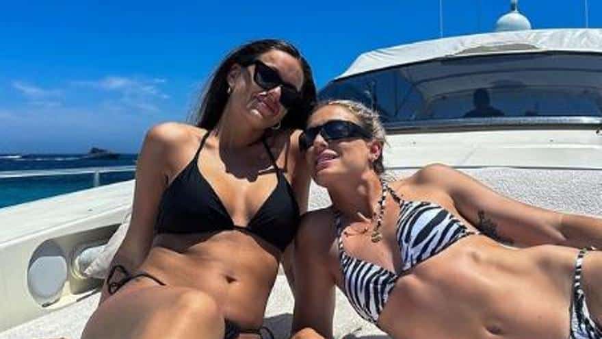 Alexia Putellas sails the waters of Ibiza with her sister