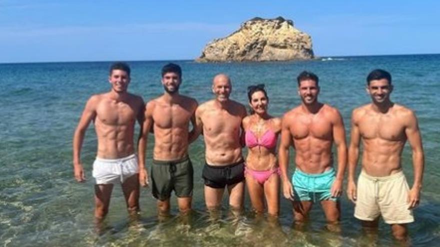 Zidane posts a photo with his family on vacation in Ibiza and everyone comments the same thing
