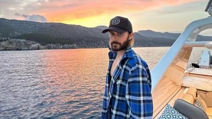 Jared Leto relaxes in Ibiza with model Carol Mendes